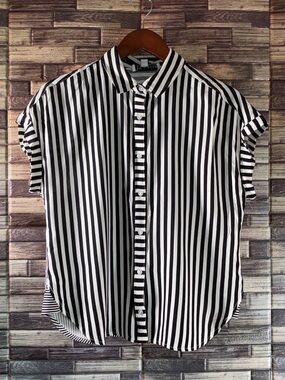 EUC Large Emily Daniel’s Black & White Striped Short-Sleeve Button-Up Shirt